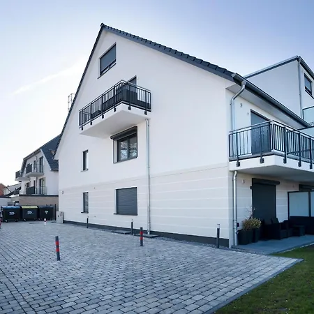 Pier 67 Familienkoje Marina Neustadt * Roge