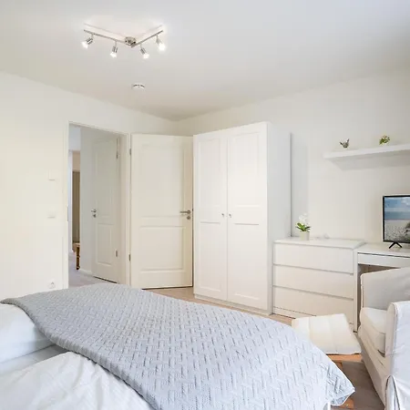 Pier 67 Familienkoje Marina Neustadt * Roge