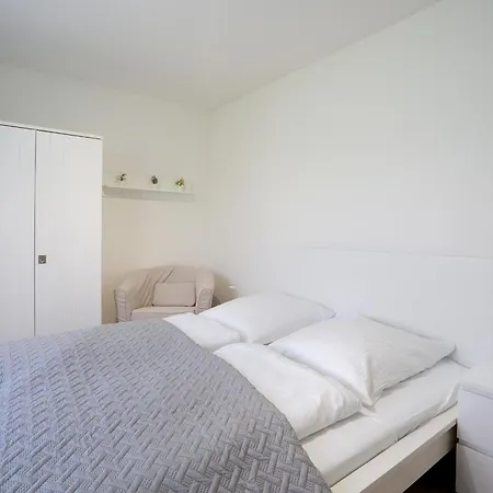 Pier 67 Familienkoje Marina Neustadt Roge