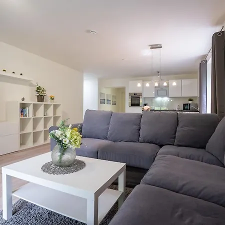 Pier 67 Familienkoje Marina Neustadt * Roge